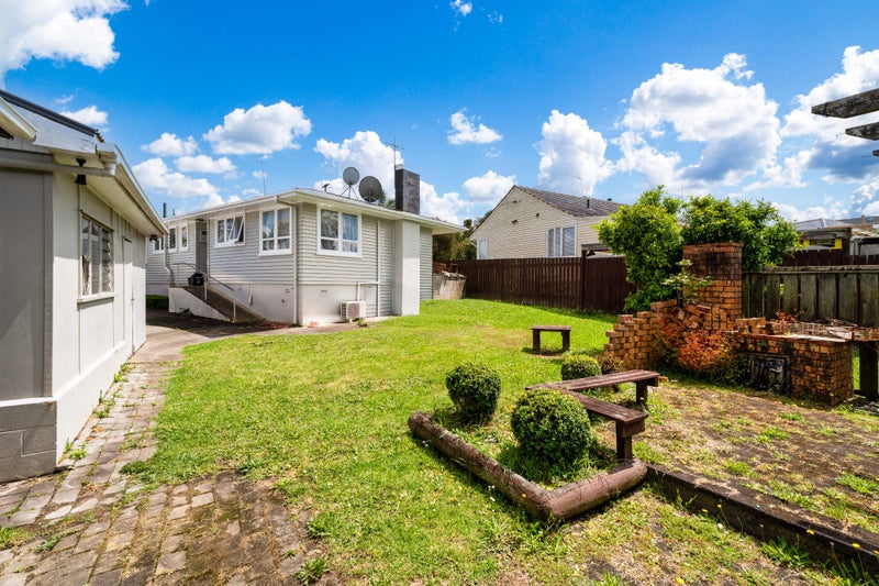 39 Coniston Avenue, Te Atatu South, Auckland - Carousel 2