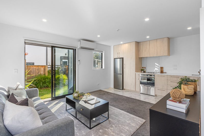 2/4 Riccarton Road, Riccarton, Christchurch - Carousel 2