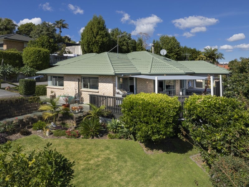 14 Barnsley Close, Bethlehem, Tauranga - Carousel 1