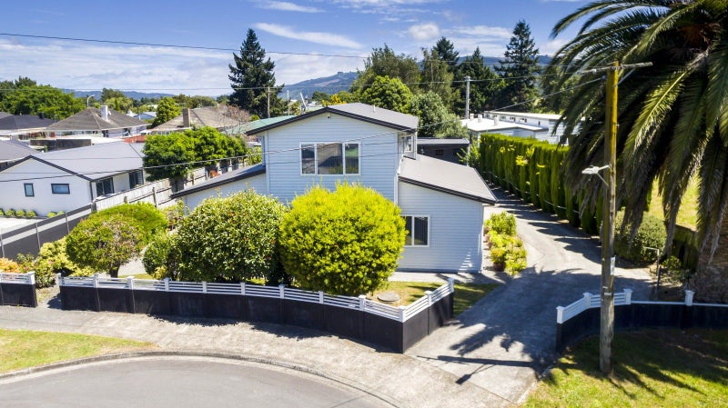 13 Poplar Grove, Ebdentown, Upper Hutt - Carousel 2