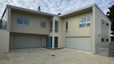 10 Commodores Close, Coastlands, Whakatane - Carousel 1