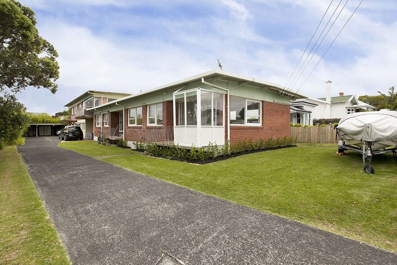 1/134 Calliope Road, Stanley Point, Auckland - Carousel 1