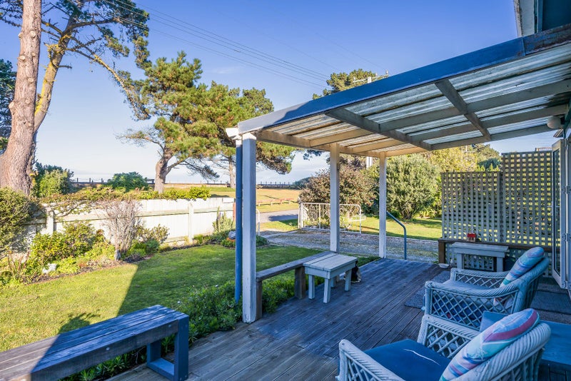 8 Chamberlain Avenue, Amberley, Amberley - Carousel 2