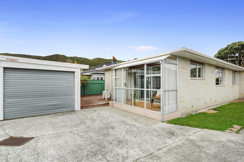 2/13 St Ronans AVE, WATERLOO, LOWER HUTT - Carousel 1