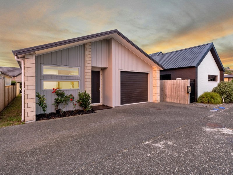 15 Capstan Close, Pyes Pa, Tauranga - Carousel 1