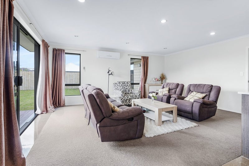 64 Sirius Crescent, Rototuna North, Hamilton - Carousel 2