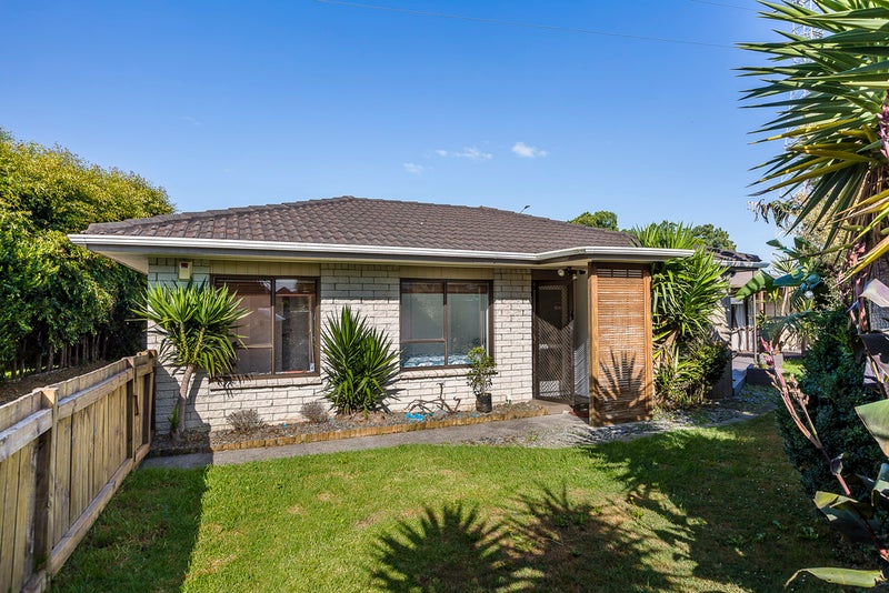 1/21 Gloaming Place, Conifer Grove, Takanini - Carousel 2