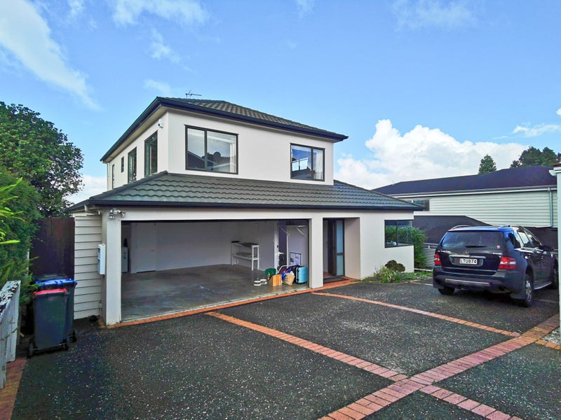 26A Highland Road, Mount Albert, Auckland - Carousel 1