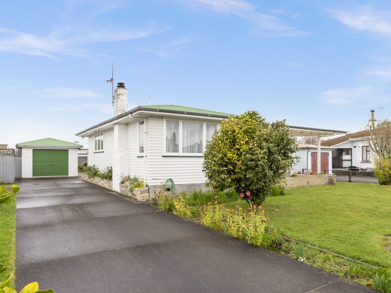 441 Dalcross Street, Mayfair, Hastings - Carousel 1