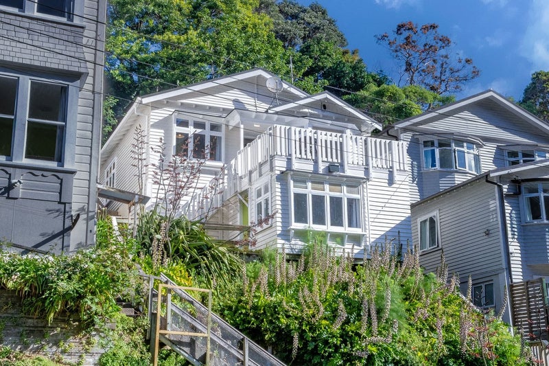 24 Adams Terrace, Aro Valley, Wellington - Carousel 1