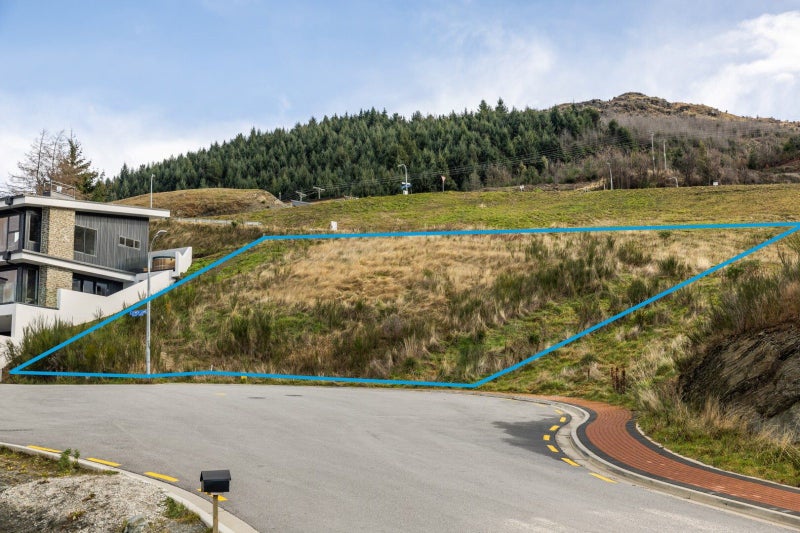 2 Lynch Lane, Queenstown Hill, Queenstown - Carousel 1