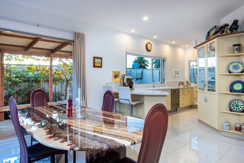 1/12 Brook Street, Milford, Auckland - Carousel 2