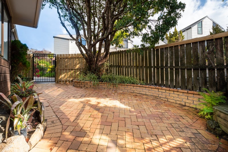 1/7 Juneau Place, Glendene, Auckland - Carousel 2