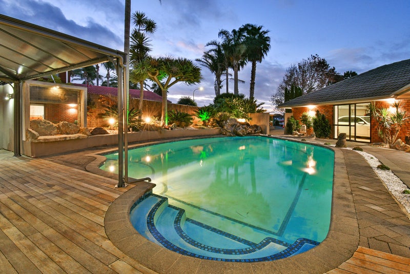 8 Gigi Place, Conifer Grove, Takanini - Carousel 1