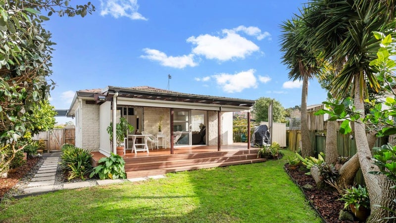 2/25 Lyren Place, Half Moon Bay, Auckland - Carousel 1