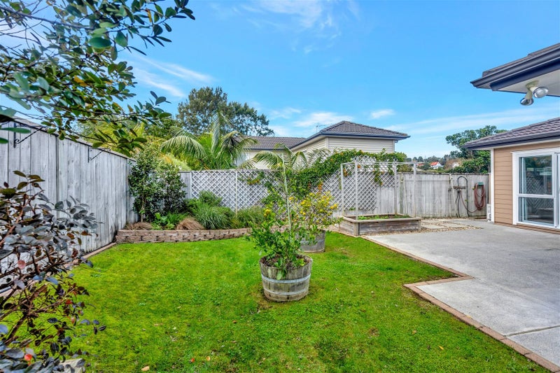 10 Nirmal Place, Sunnyvale, Auckland - Carousel 2
