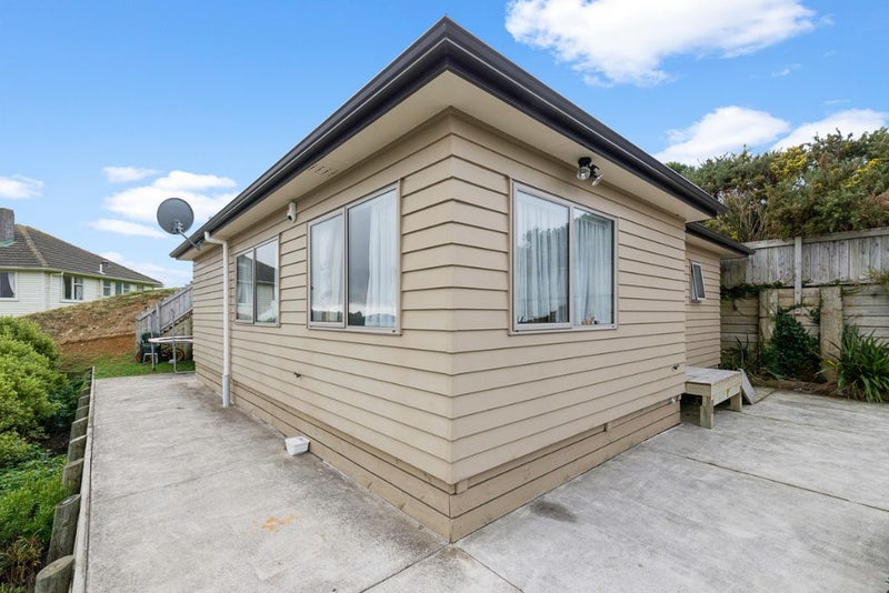 78/80 Waihora Crescent, Waitangirua, Porirua - Carousel 2