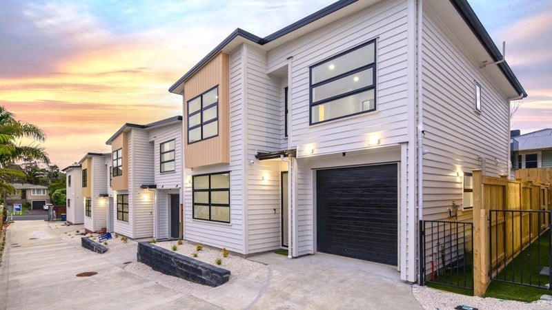 44D Godley Road, Green Bay, Auckland - Carousel 1