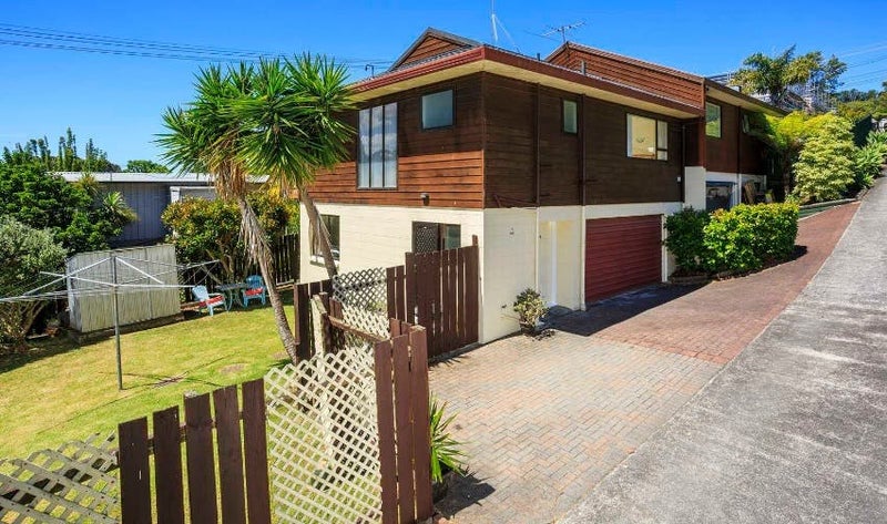 2/708 Beach Road, Browns Bay, Auckland - Carousel 1