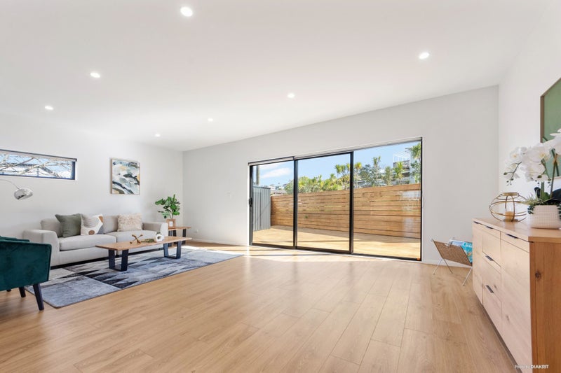 50C Lyons Avenue, Murrays Bay, Auckland - Carousel 1