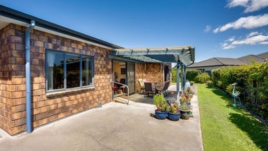 18 Portland Place, Poraiti, Napier - Carousel 1