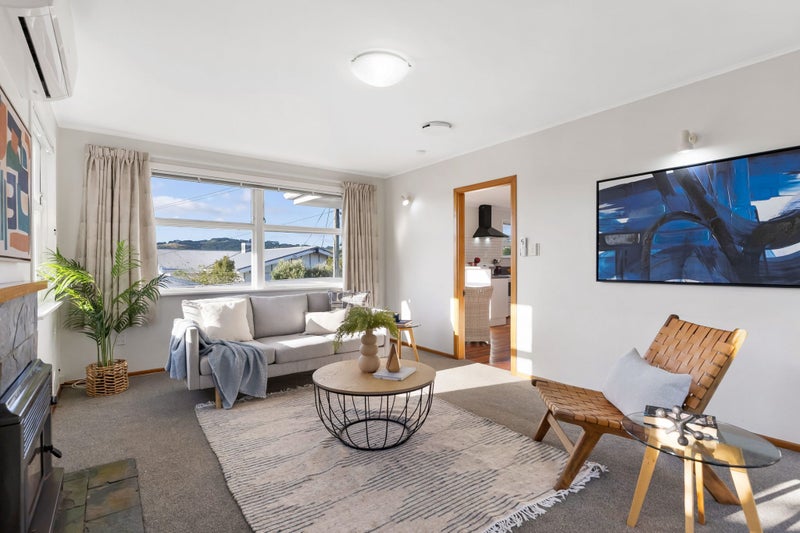 19 Diane Grove, Paparangi, Wellington - Carousel 2