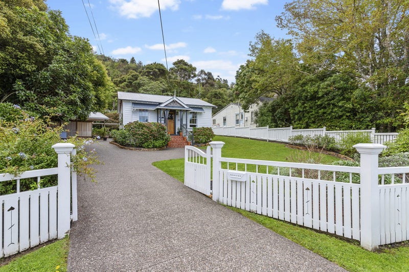 15 Huia Road, Titirangi, Auckland - Carousel 2