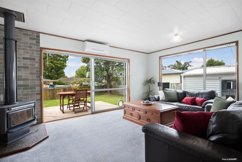52 Te Irirangi Drive, Clover Park, Auckland - Carousel 2