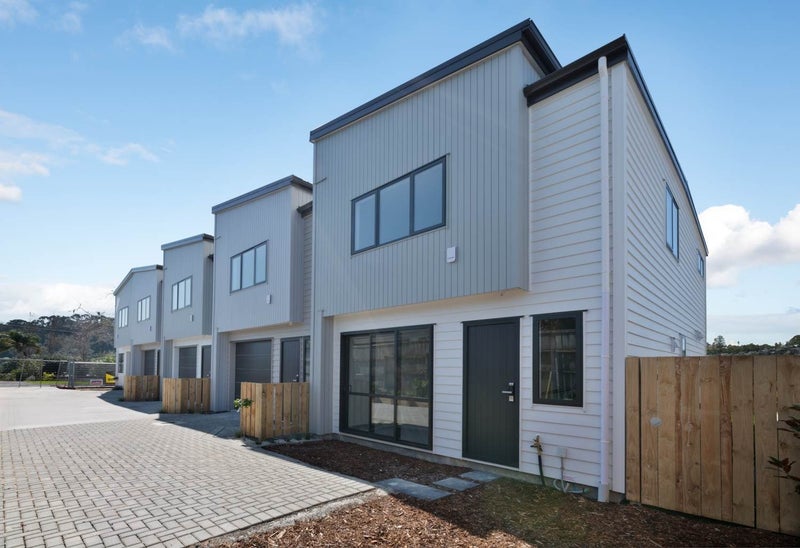 13D Ranch Avenue, Beach Haven, Auckland - Carousel 1