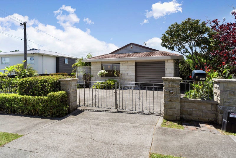 2/109 Litten Road, Cockle Bay, Auckland - Carousel 1