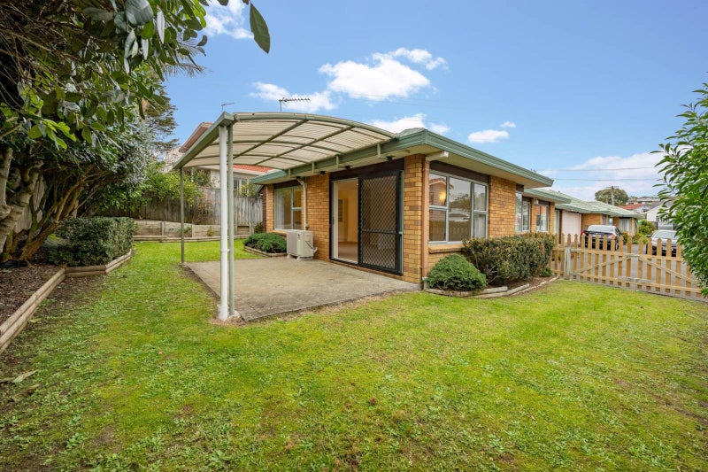 2/2 Carlton Street, Hillsborough, Auckland - Carousel 1