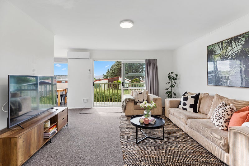 30A Colchester Crescent, Newlands, Wellington - Carousel 2
