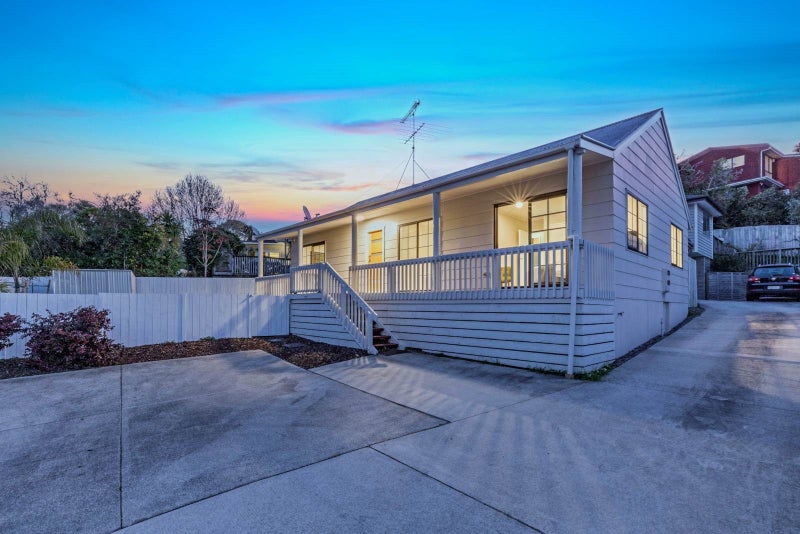 90 Oaktree Avenue, Browns Bay, Auckland - Carousel 2