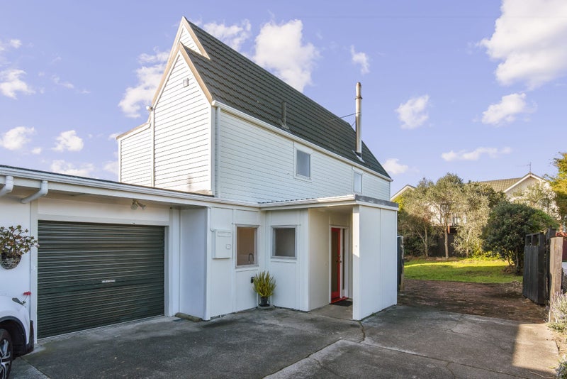 2/208 Manly Street, Paraparaumu Beach, Paraparaumu - Carousel 1