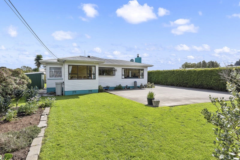 69 Main Highway, Otaki - Carousel 2