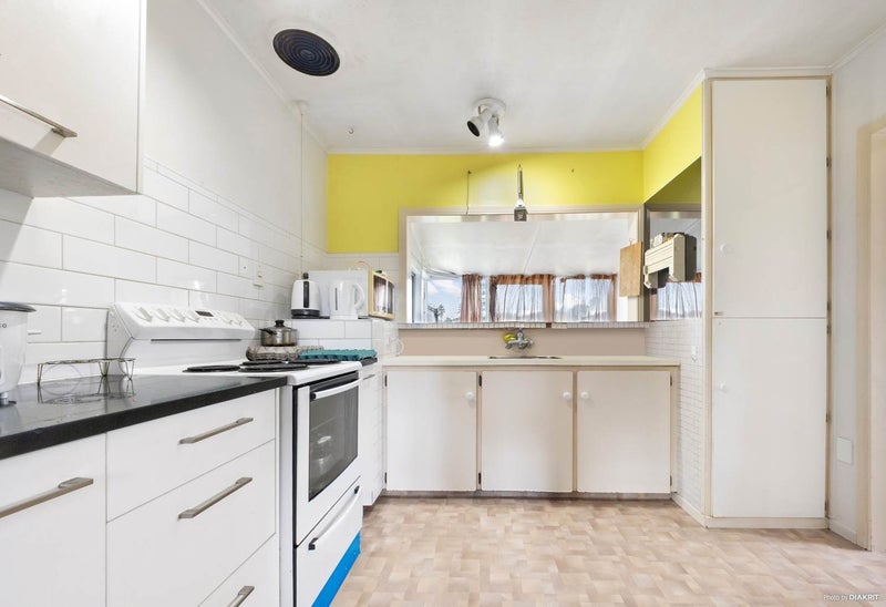 31 Holly Street, Avondale, Auckland - Carousel 2