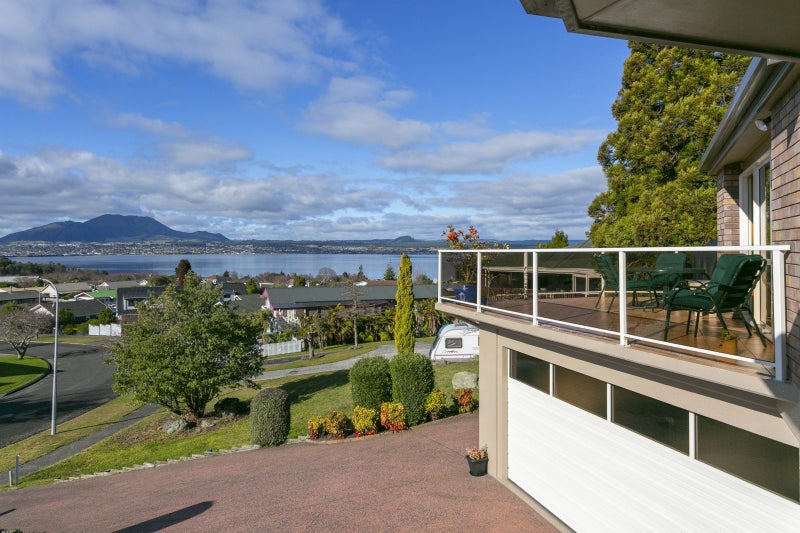 15 Cherry Lane, Acacia Bay, Taupo - Carousel 2