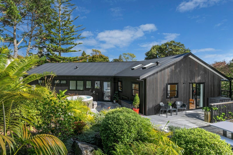 5 Pounamu Avenue, Greenhithe, Auckland - Carousel 1