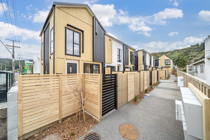 3/7 Wainuiomata Road, Wainuiomata, Lower Hutt - Carousel 1