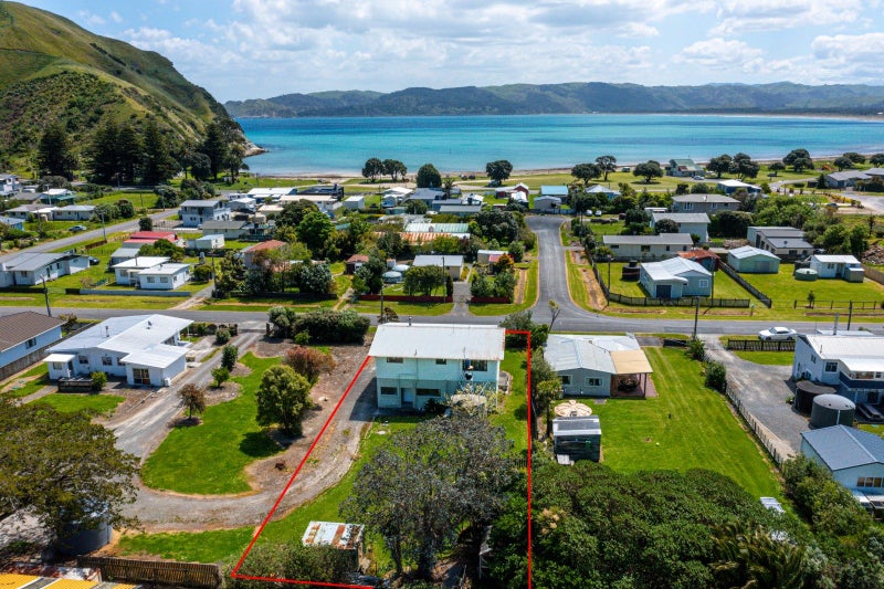 77 Fortescue Street, Māhia - Carousel 21