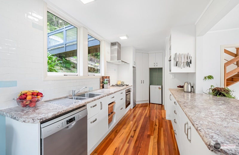 28 Elmslie Road, Pinehaven, Upper Hutt - Carousel 2