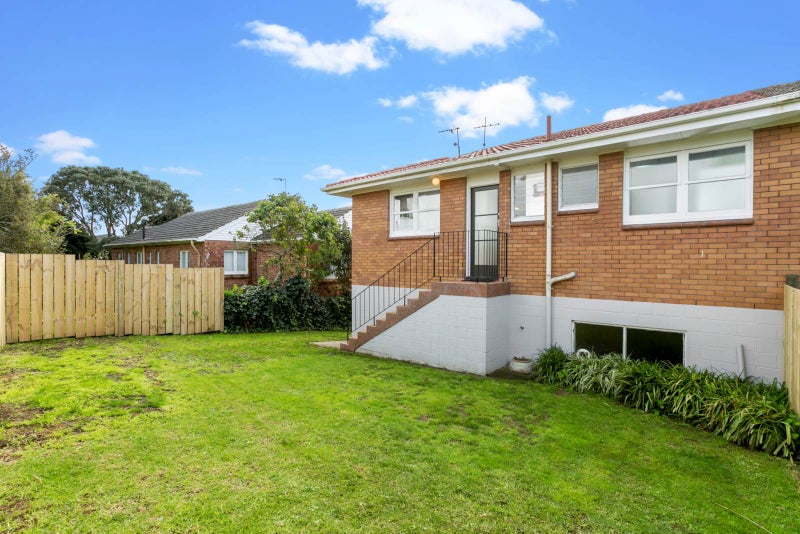 1/0 Arundel Street, Hillsborough, Auckland - Carousel 2