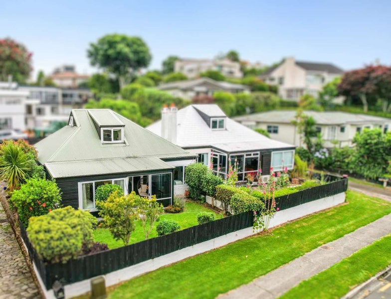 28 Eleventh Avenue, Tauranga, Tauranga - Carousel 1