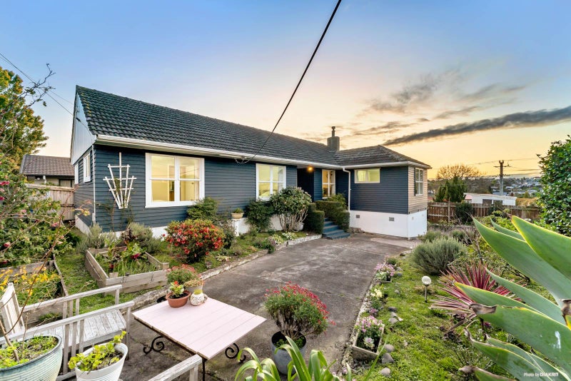 16 Phelps Place, Glendene, Auckland - Carousel 2
