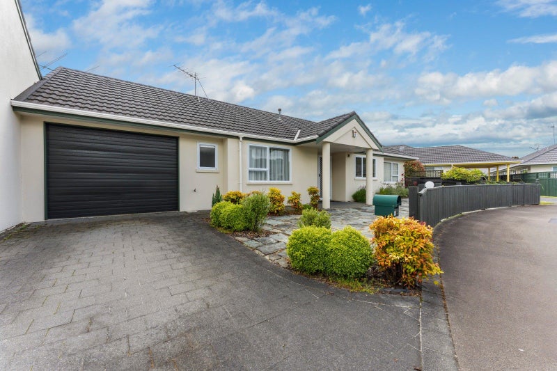 14 Millwood Place, Silverstream, Upper Hutt - Carousel 1