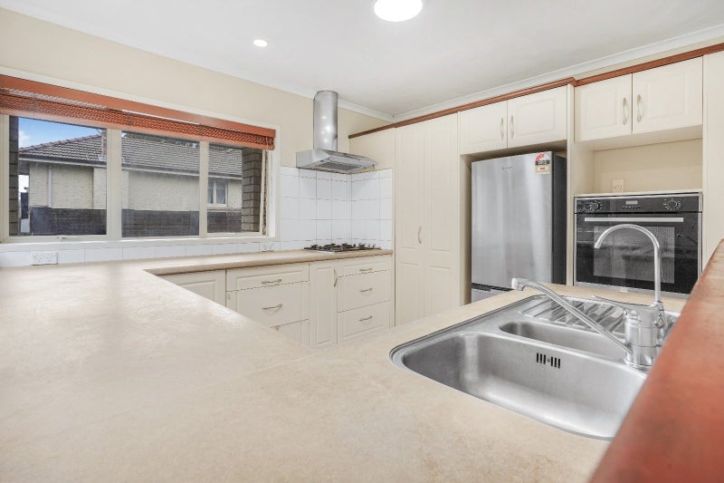 81 Dey Street, Hamilton East, Hamilton - Carousel 2