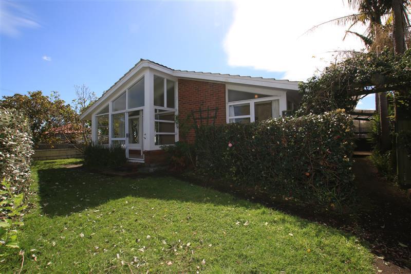 1/50 Old Lake Road, Narrow Neck, Auckland - Carousel 1