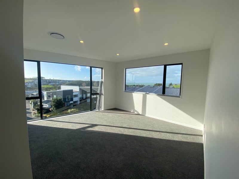 1 Makura Road, Long Bay, Auckland - Carousel 2