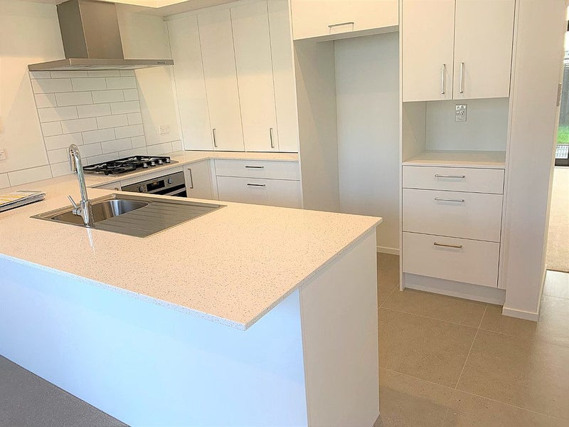 7 Pukewhero Rise, Westgate, Auckland - Carousel 2