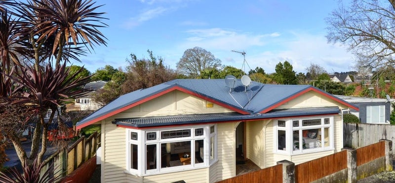 24 Te Aroha Street, Hamilton East, Hamilton - Carousel 1